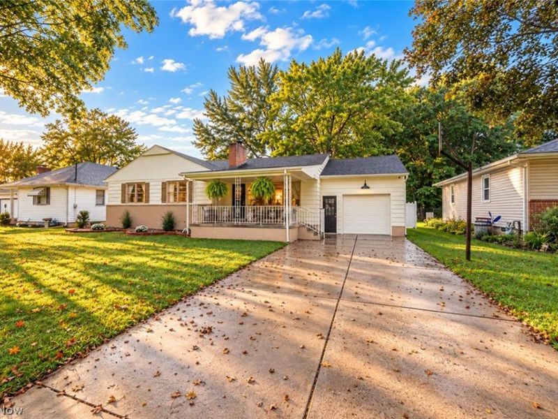 1966 Cranbrook Drive, Youngstown, OH 44511 Photo 2