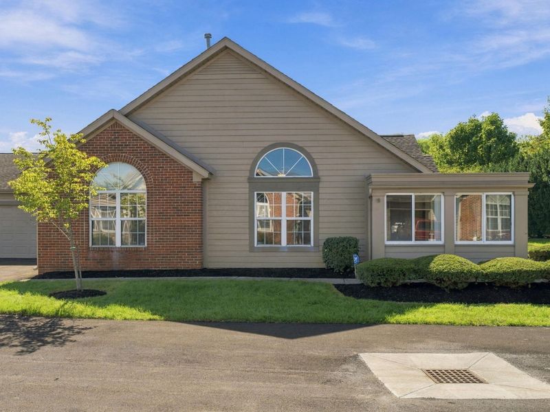 455 Cantering Place W, Unit 13, Columbus, OH 43230 Photo 2