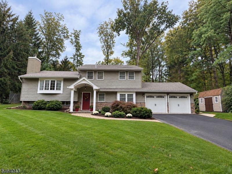 44 Northview Dr, Morris Plains, NJ 07950 Main Photo