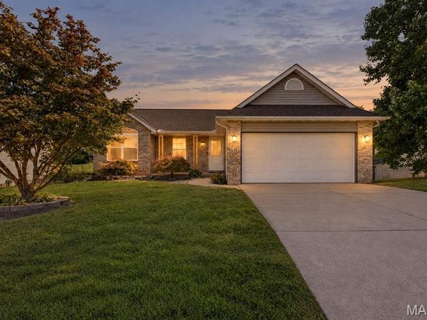 629 High School Street , Collinsville, IL 62234