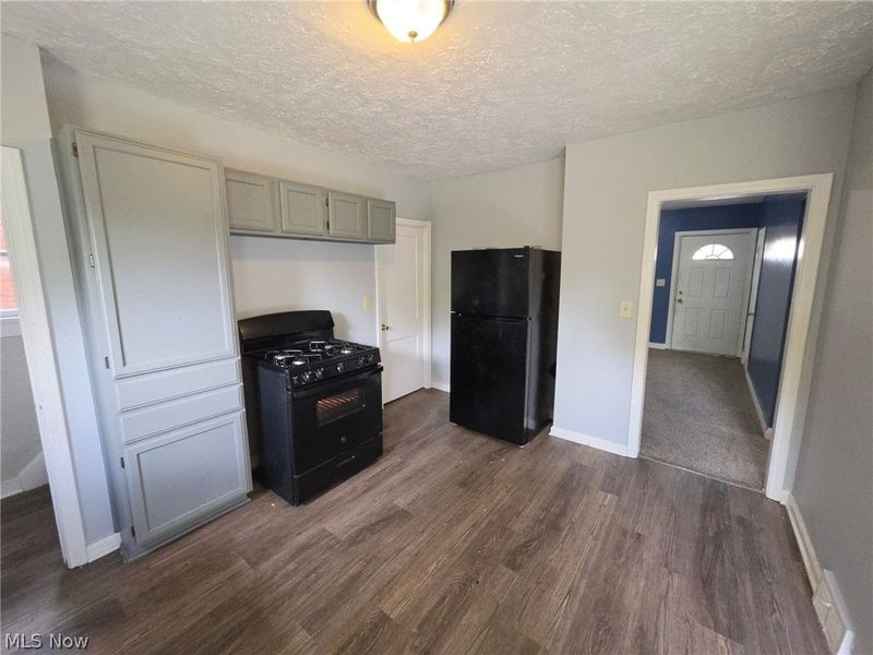 16906 Palda Drive, Cleveland, OH 44128 Photo 3