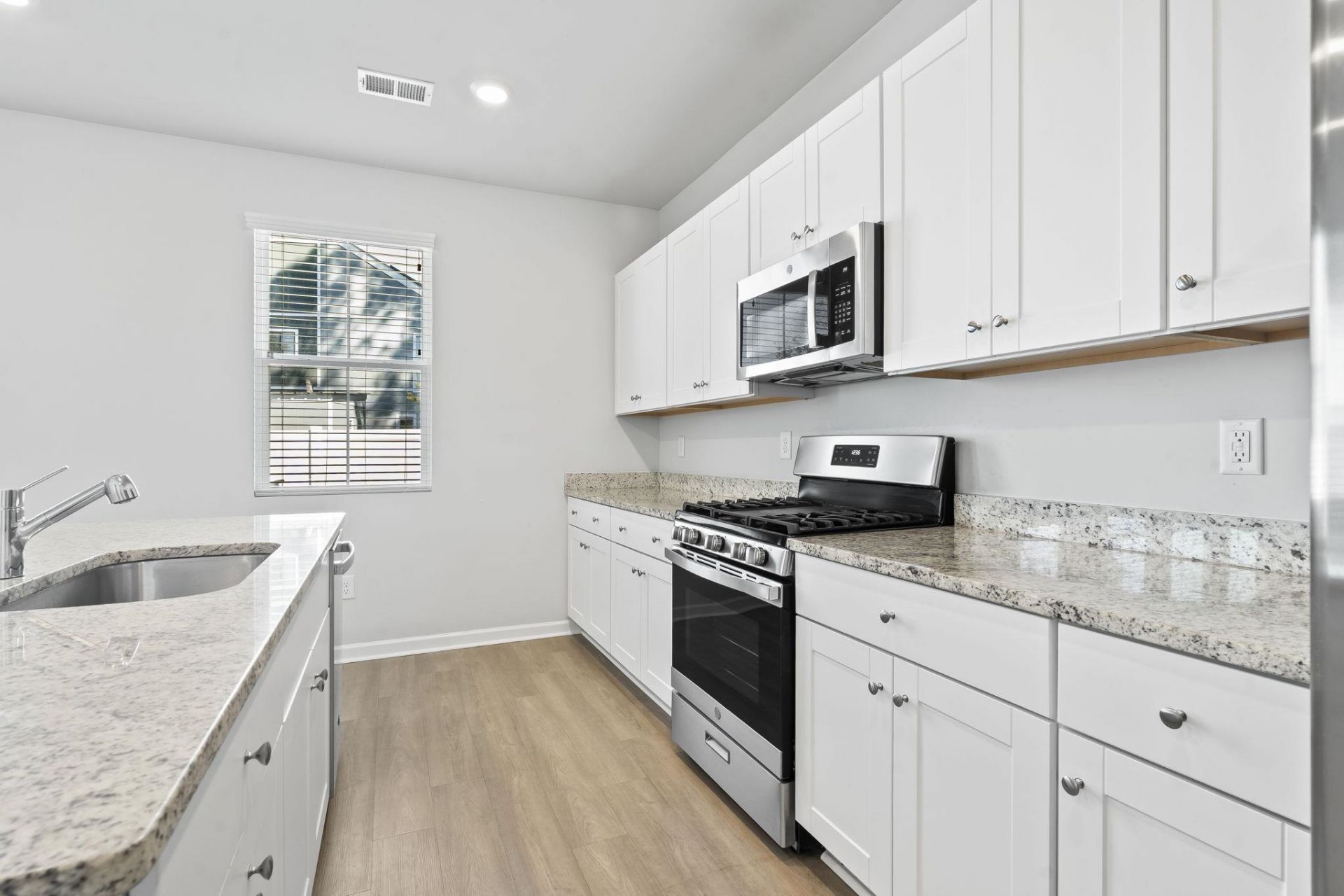 78 S Reindeer Rd. Photo 16