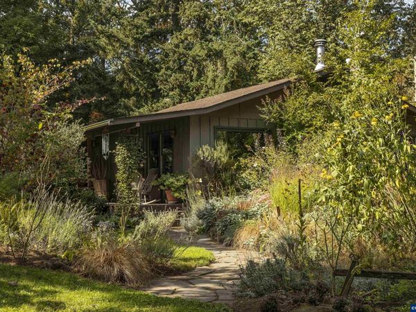 4599 Eagle Crest Rd NW, Salem, OR 97304