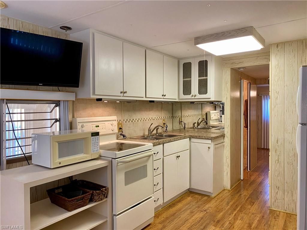 14 Pearl Dr , Unit 14P, Naples, FL 34114 Photo