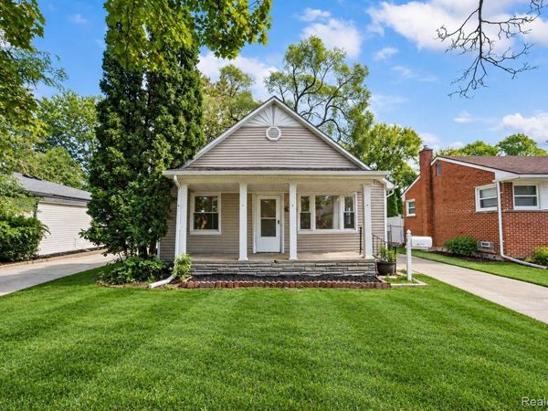26060 Groveland Street , Roseville, Mi 48066