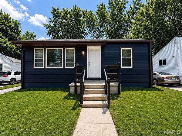 24 Vierling Drive , Berkeley, MO 63135