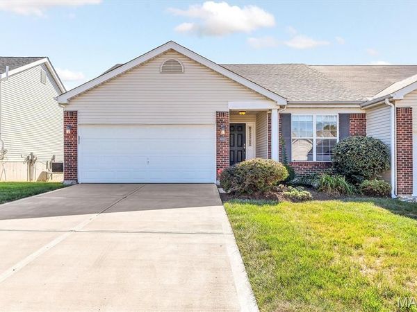 447 Angelique Place, St Charles, MO 63303