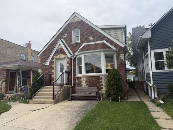 4918 W Winnemac Avenue , Chicago, IL 60630