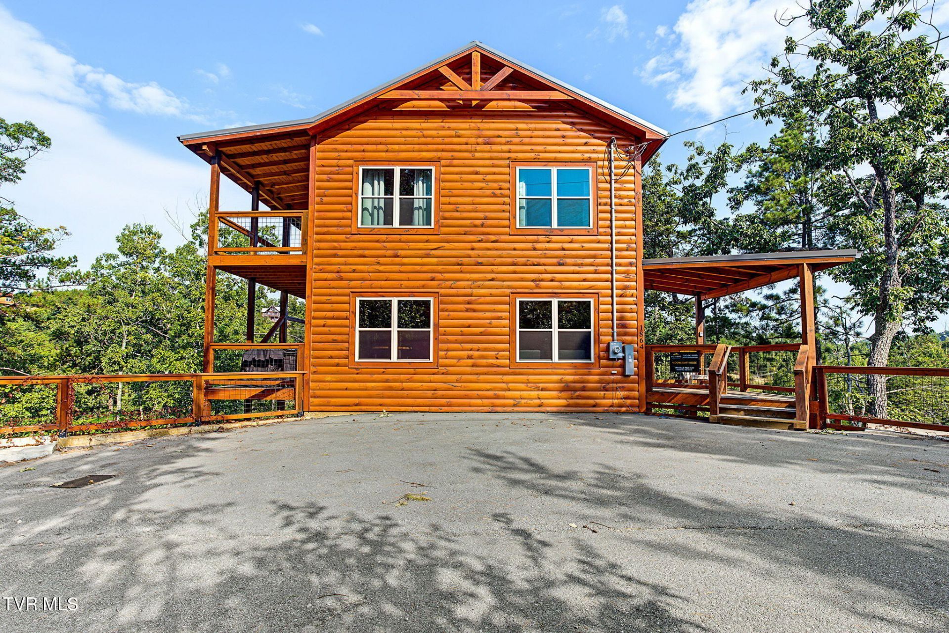1864 Blue Tick Way, Sevierville, TN 37876 Main Photo