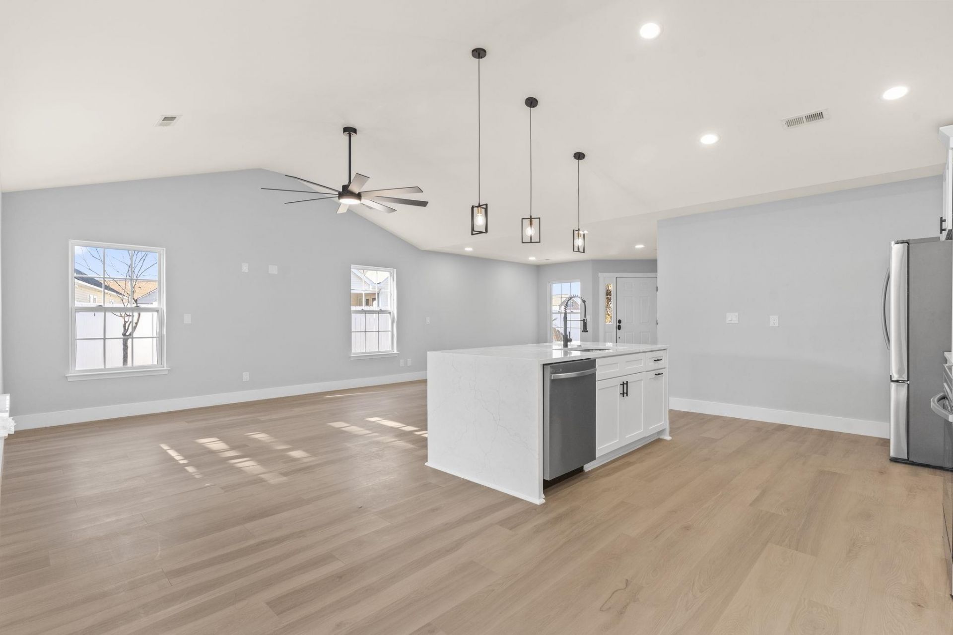 653 Kindred Dr.  Photo 10