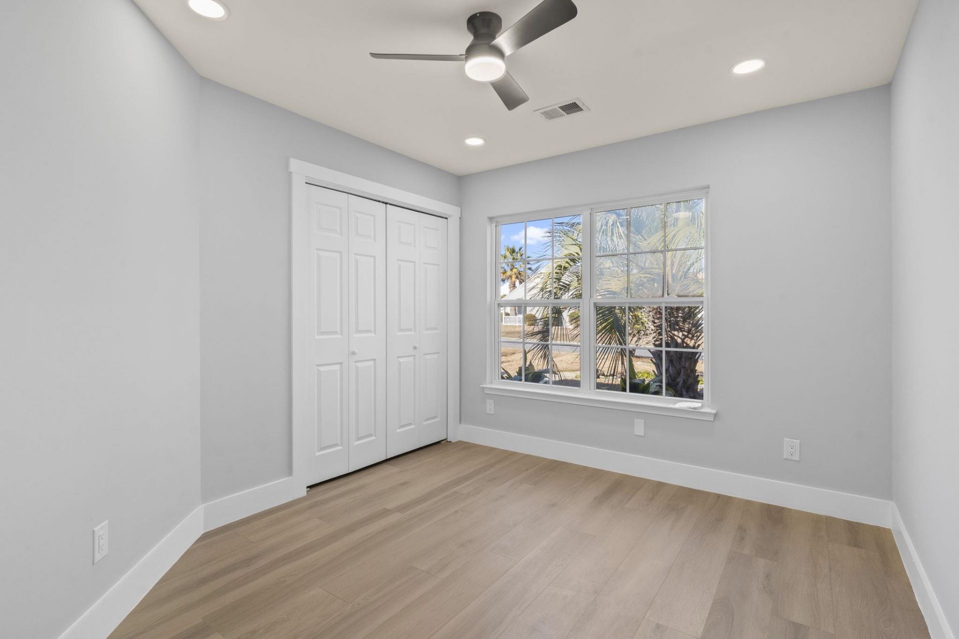 653 Kindred Dr.  Photo 21