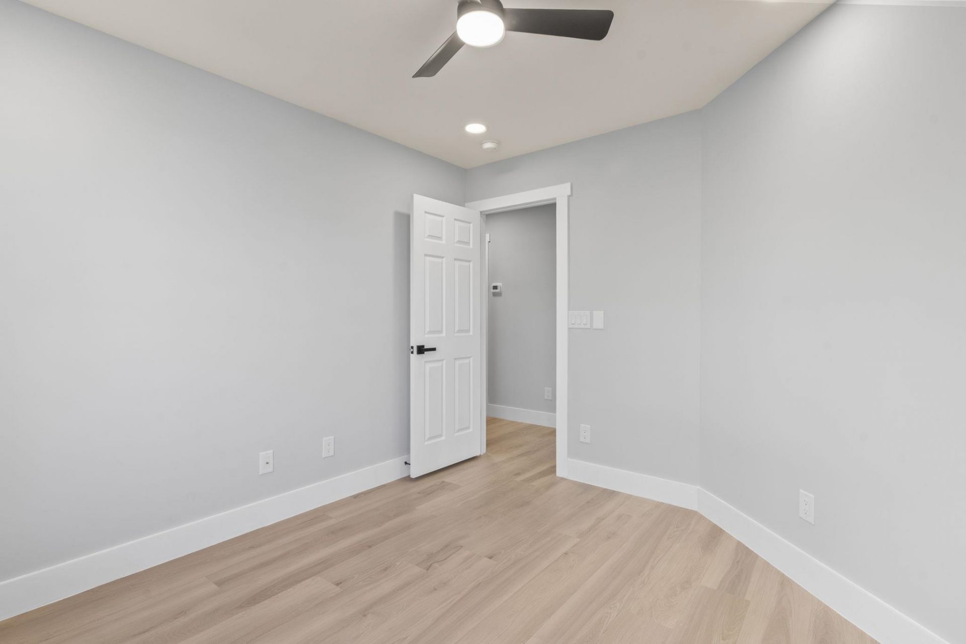 653 Kindred Dr.  Photo 22