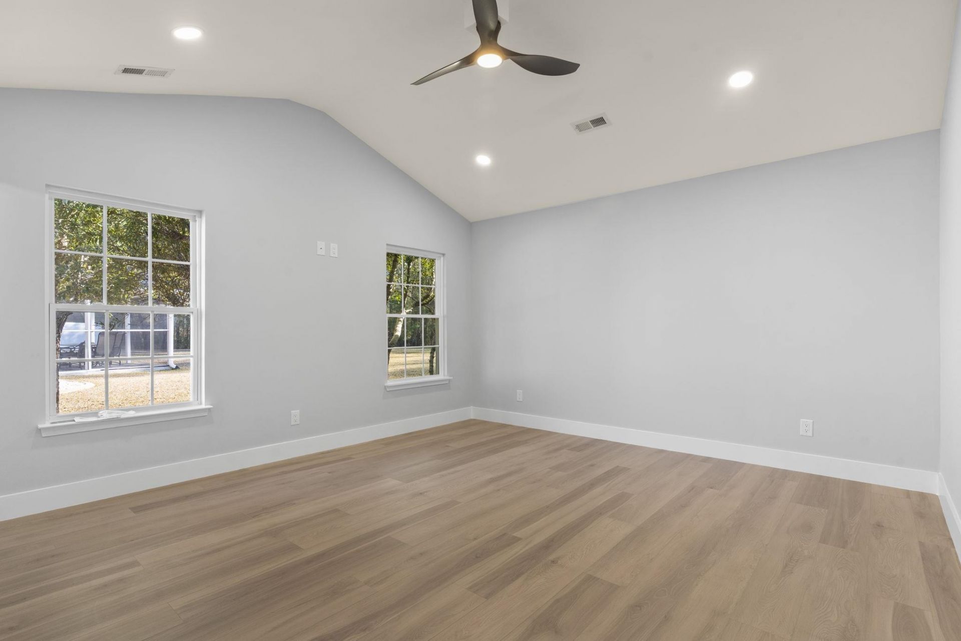 653 Kindred Dr.  Photo 23