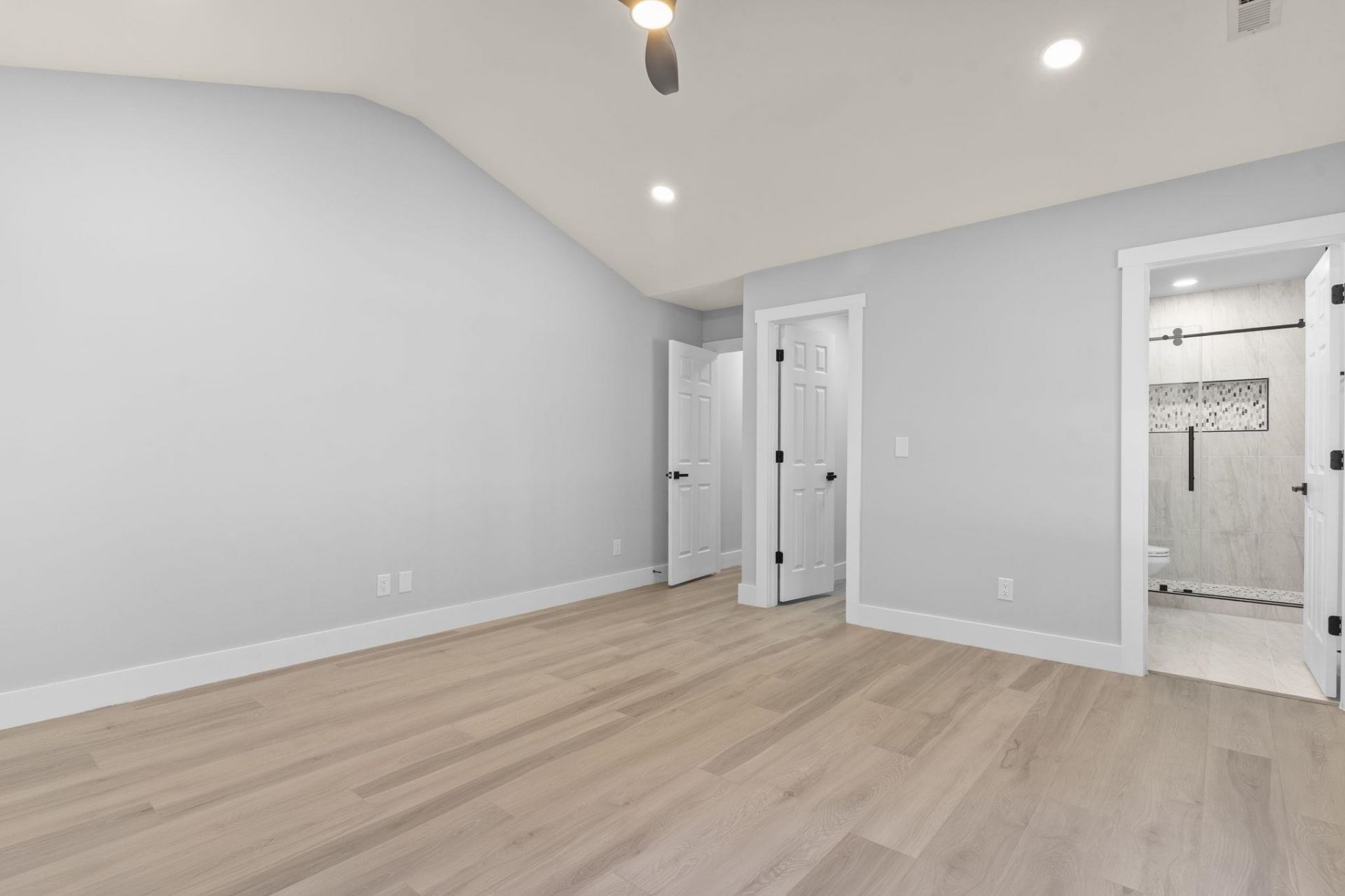 653 Kindred Dr.  Photo 24