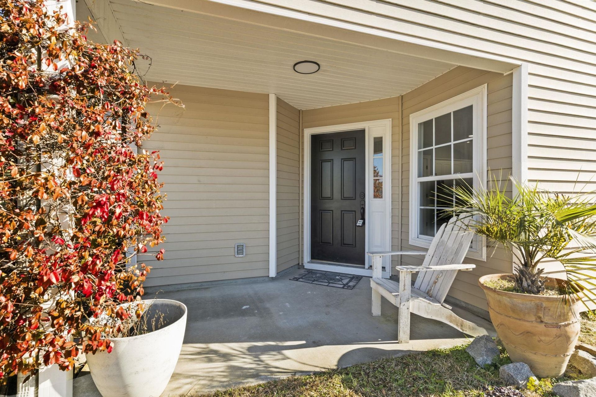 653 Kindred Dr.  Photo 4