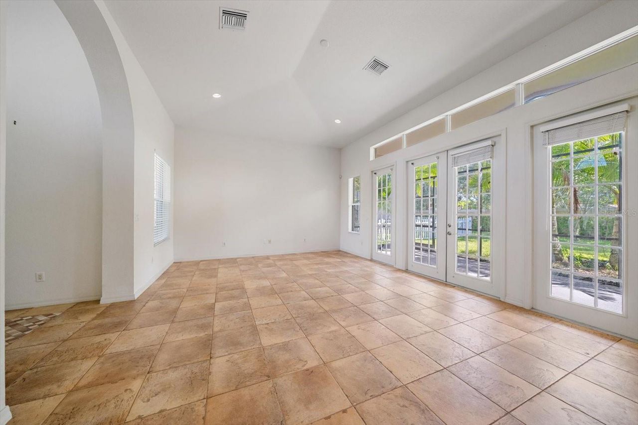 6623 38th Lane E, Sarasota, FL 34243 Photo