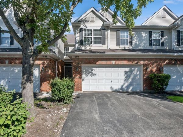 1690 Buckingham Drive, Des Plaines, IL 60018