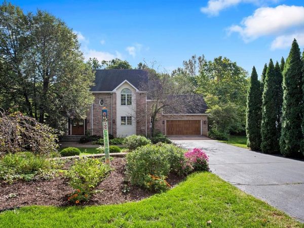 5131 Regents Park Road , Rockford, IL 61107