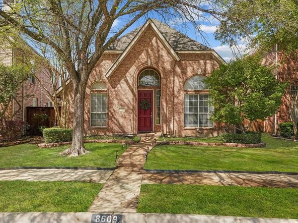 8609 Old Oak Drive, Irving, TX 75063