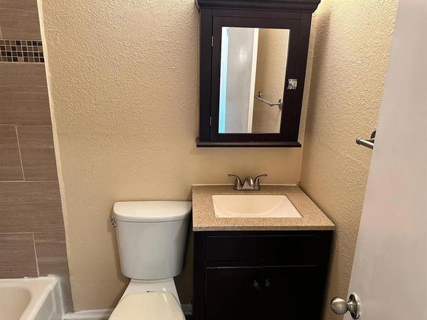 2401 Manor RD, Unit 220, Austin, TX 78722