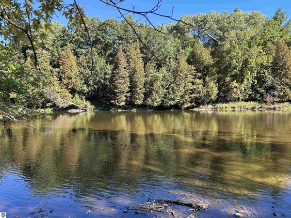 19254 Indian Drive, Paris, MI 49338