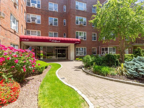 75 S Middle Neck, Unit 4-A, Great Neck, NY 11021