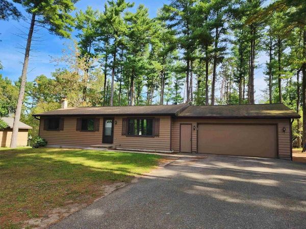 N2555 WOODLAND CIRCLE, Waupaca, WI 54981