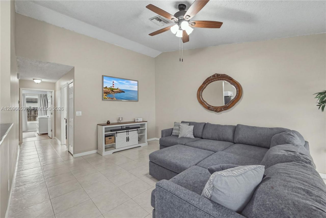 1290 Mc Dermott Ln, Royal Palm Beach, FL 33411 Photo