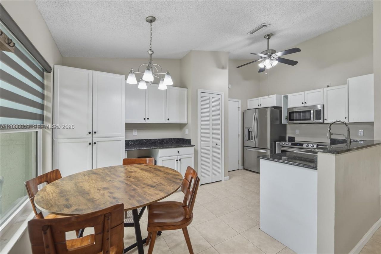 1290 Mc Dermott Ln, Royal Palm Beach, FL 33411 Photo