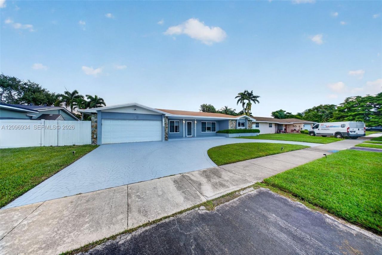 19850 SW 83rd Ave , Cutler Bay, FL 33189 Photo