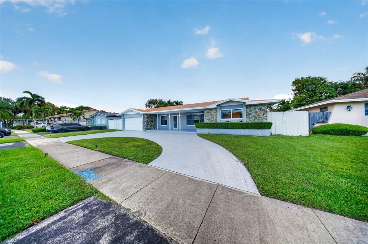 19850 SW 83rd Ave, Cutler Bay, FL 33189 Photo