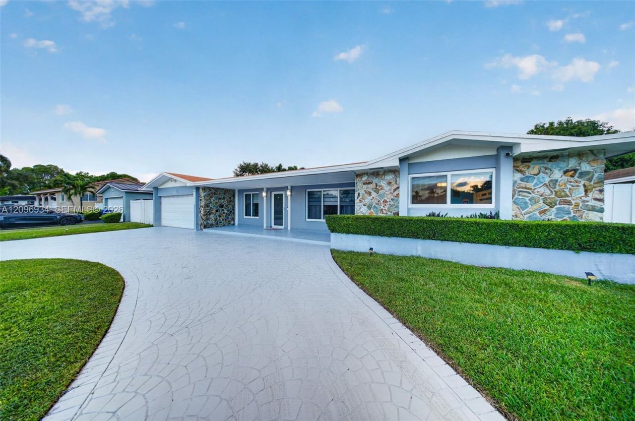 19850 SW 83rd Ave, Cutler Bay, FL 33189 Photo