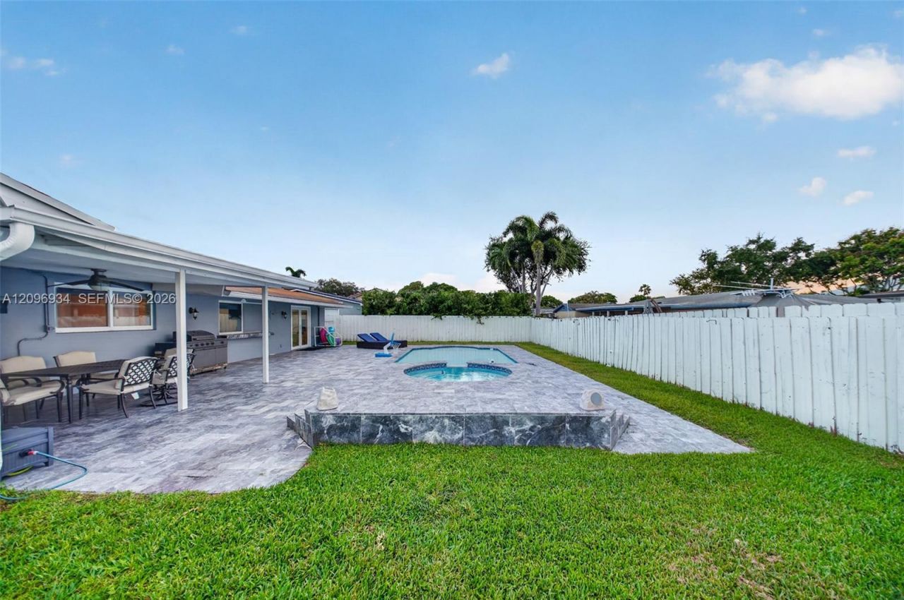19850 SW 83rd Ave , Cutler Bay, FL 33189 Photo