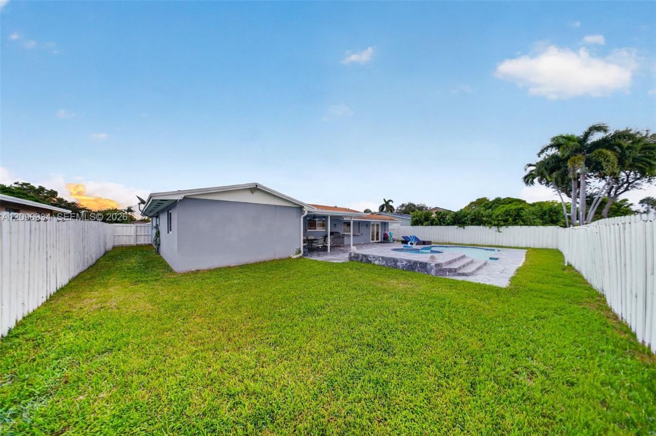 19850 SW 83rd Ave, Cutler Bay, FL 33189 Photo