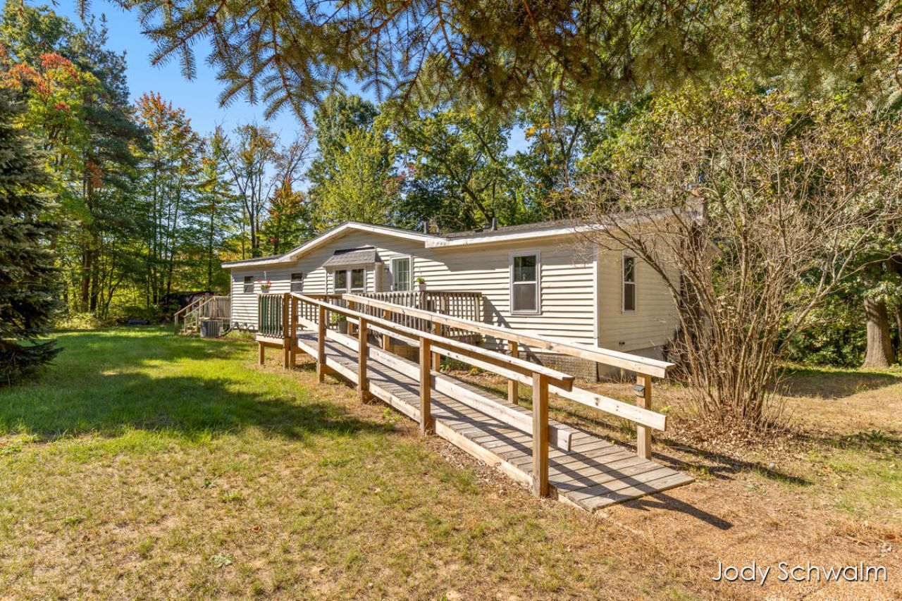 14075 Hanna Avenue Ne, Cedar Springs, MI 49319 Main Photo