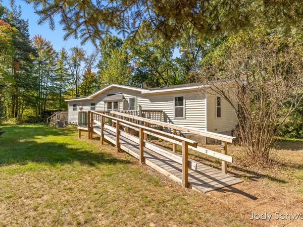 14075 Hanna Avenue NE, Cedar Springs, MI 49319
