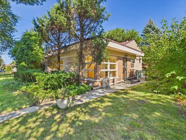 7307 N Karlov Avenue , Lincolnwood, IL 60712