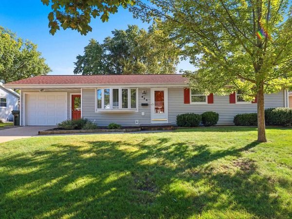 923 AMHART DRIVE, De Pere, WI 54115