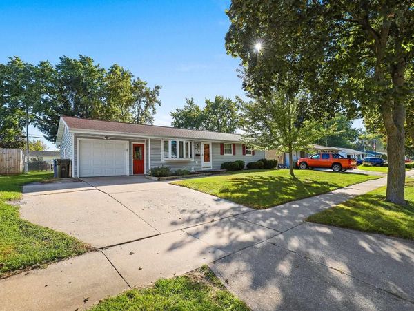 923 AMHART DRIVE, De Pere, WI 54115