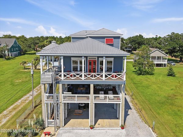 299 N Beach Boulevard, Waveland, MS 39576