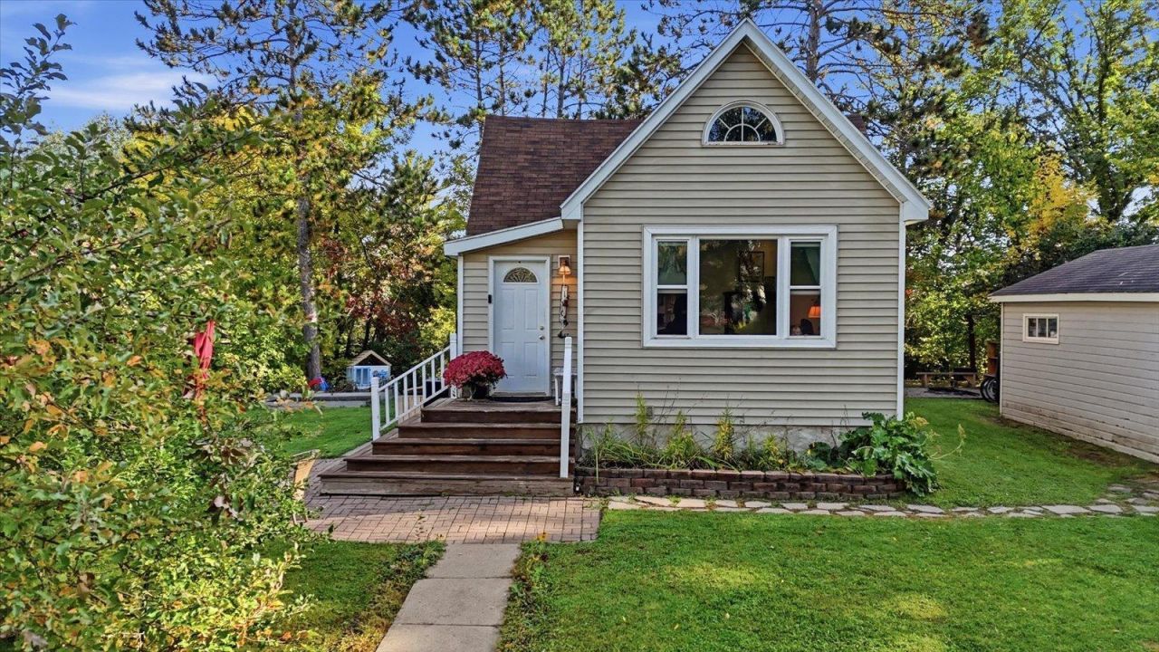 106 Hartley Street, Coleraine, MN 55722 Main Photo