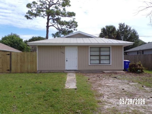 1520 22nd Avenue SW, Vero Beach, FL 32962