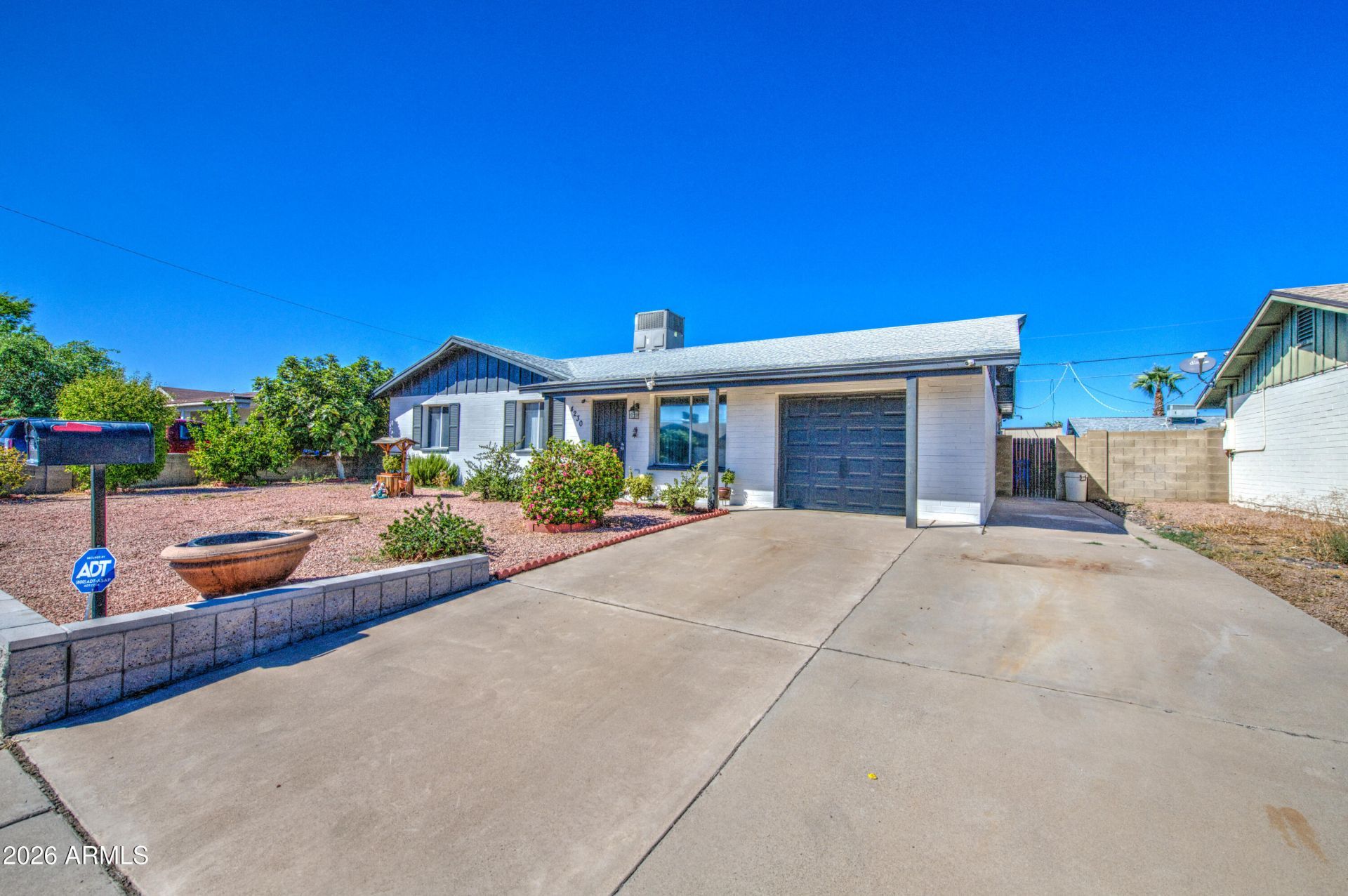 4230 W Kaler Drive, Phoenix, AZ 85051 Main Photo