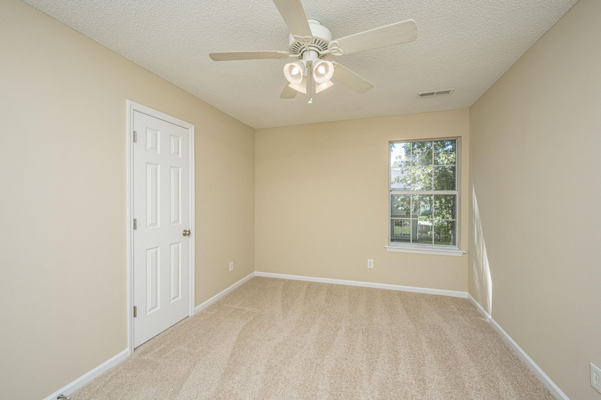 5005 Willoway Circle Photo 36