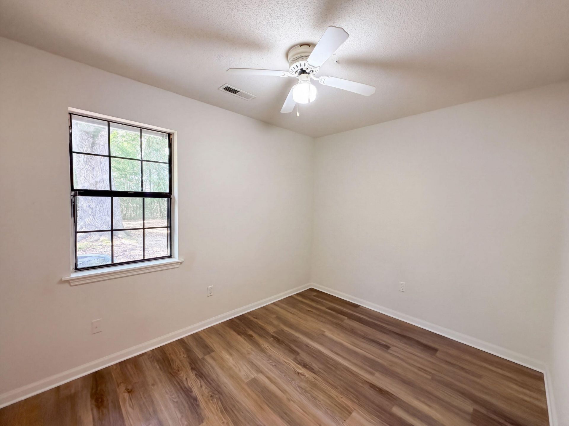 1300 Maryland Drive Photo 10