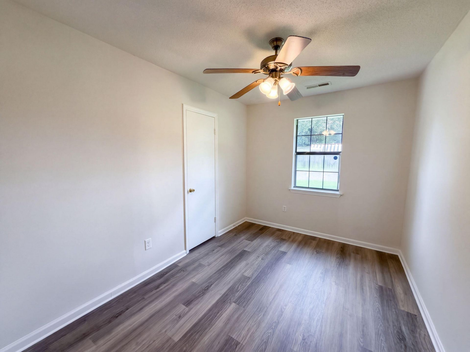 1300 Maryland Drive Photo 8
