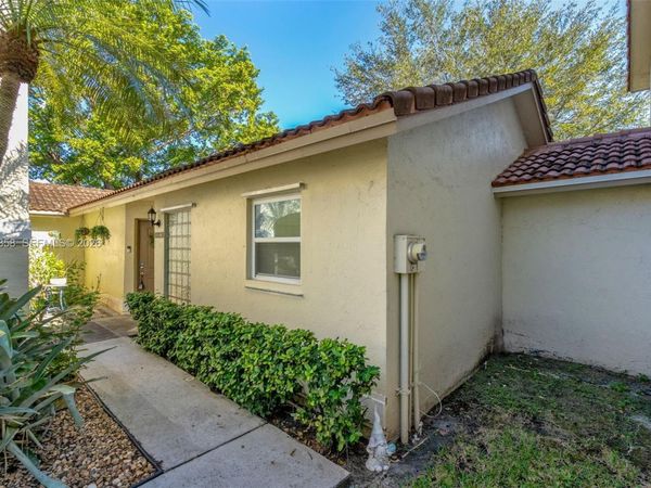 10831 NW 3rd Ct , Unit N/A, Pembroke Pines, FL 33026