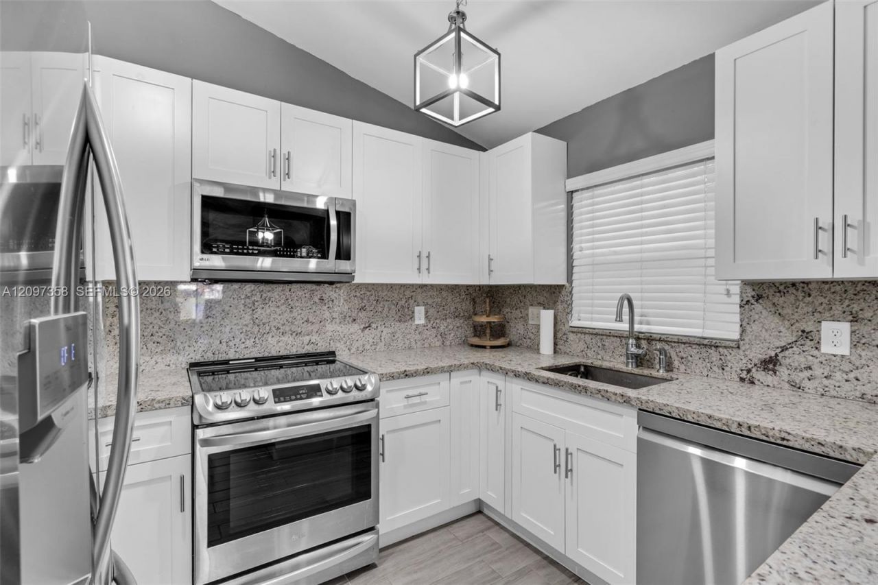 10831 NW 3rd Ct , Unit N/A, Pembroke Pines, FL 33026 Photo