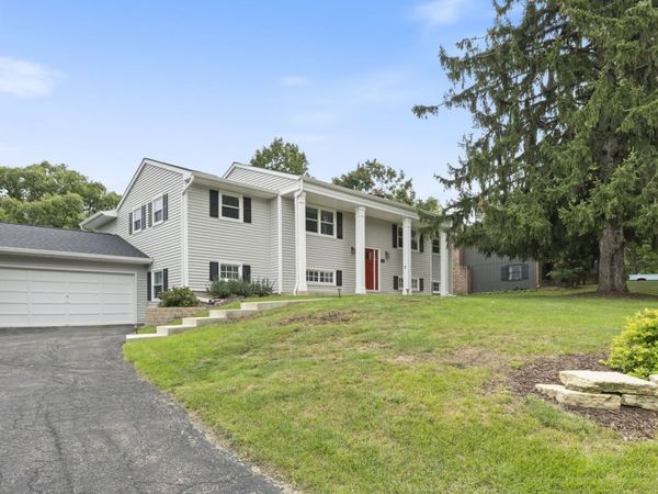 716 Woodland Hills Road , Batavia, IL 60510