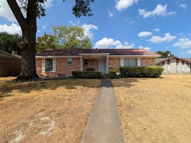 1453 Brook Valley Place, Dallas, TX 75232